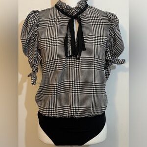 Fashion Nova Houndstooth Puff Sleeve Ruffle Neck Tie Bodysuit Blouse Sz Small